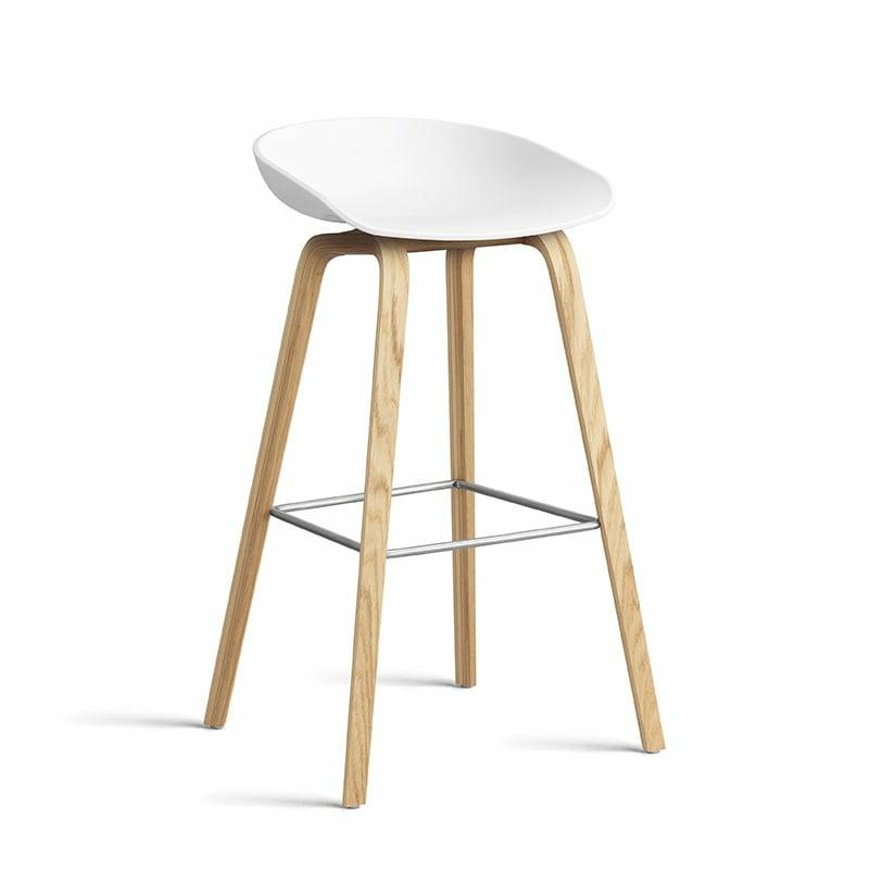 Modèle De Stock – Aas32 Barkruk – Châssis Chêne Naturel – Couleur Blanc, Repose-Pieds Acier Inoxydable, Hauteur D'Assise 75 Cm – Hay  | Tabourets De Bar Mobilier Tabourets De Bar