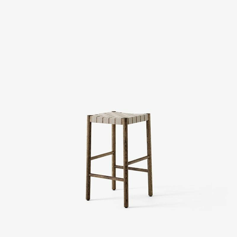 Tabouret De Bar Betty Tk7 H66 Cm – &Tradition  | Tabourets De Bar Mobilier Black Lacquered Ash Black Webbing